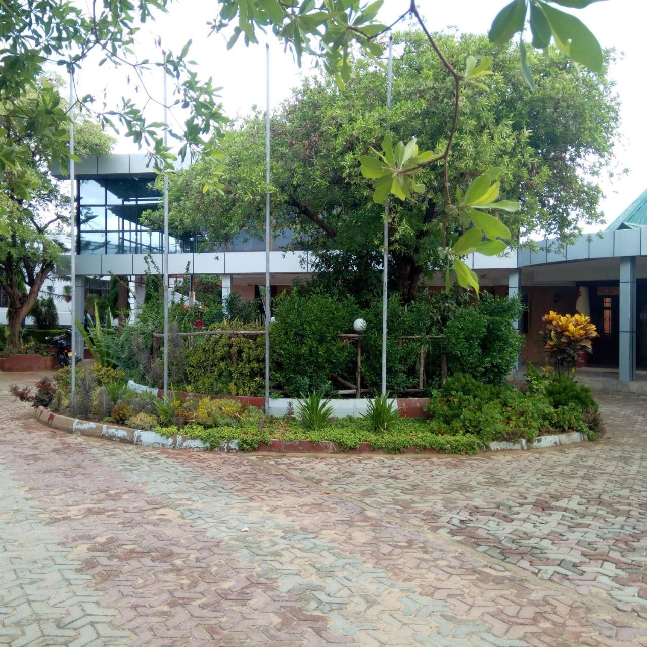Royal Village Hotel Ντοντόμα Εξωτερικό φωτογραφία